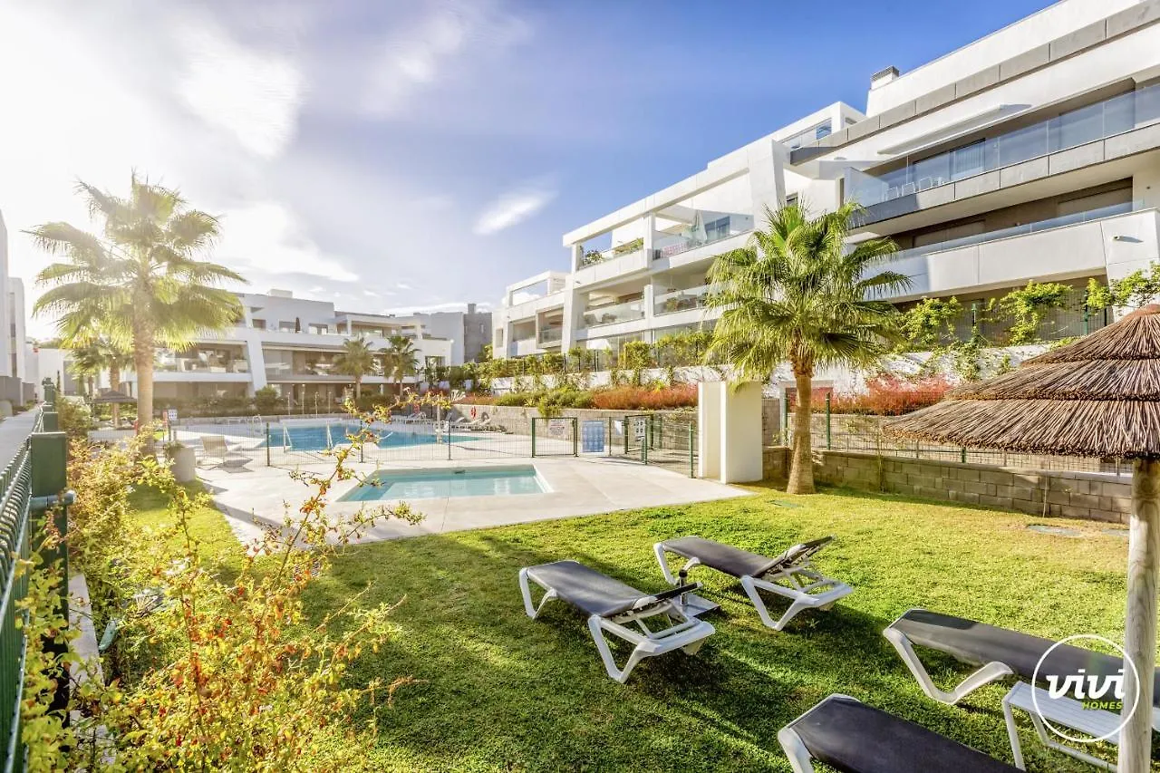 Vivi Homes - Sol Garden Pool, Terrace & Golf Estepona Apartment