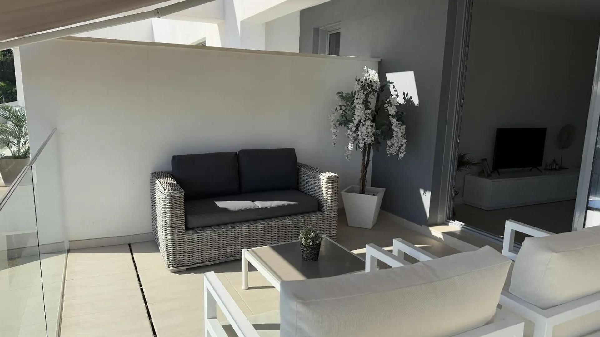 Vivi Homes - Sol Garden Pool, Terrace & Golf Estepona Spain