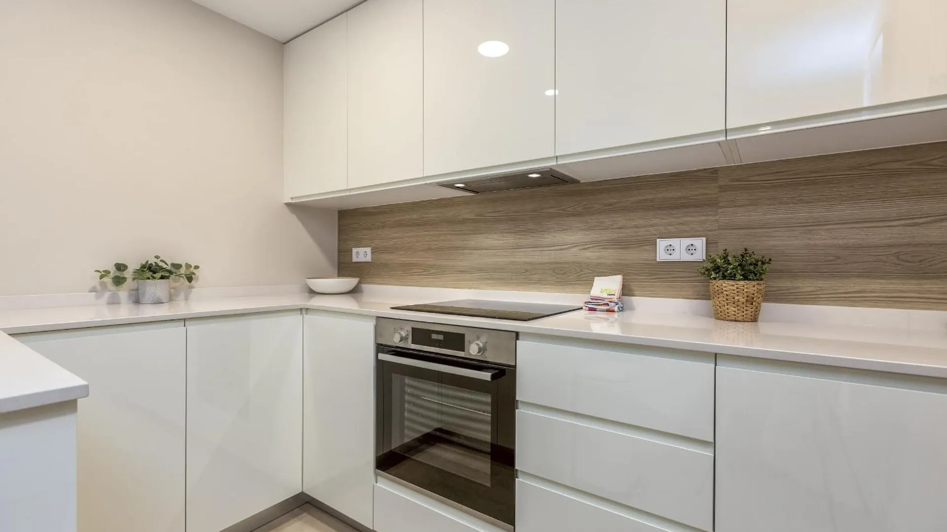 Vivi Homes - Sol Garden Pool, Terrace & Golf Estepona Spain